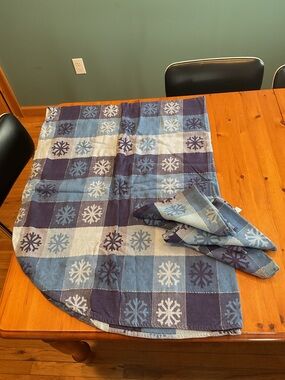 SNOWFLAKE TABLECLOTH W/NAPKINS WINTER OVAL COTTON VINTAGE 90’s BLUE WHITE PLAID